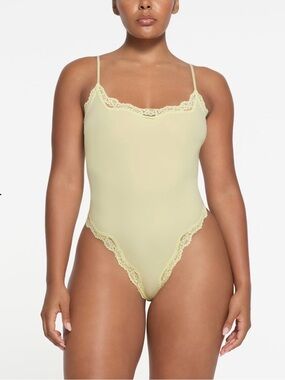 SKIMS Fits Everybody Lace Cami Bodysuit in Sage Multi. Size Small.